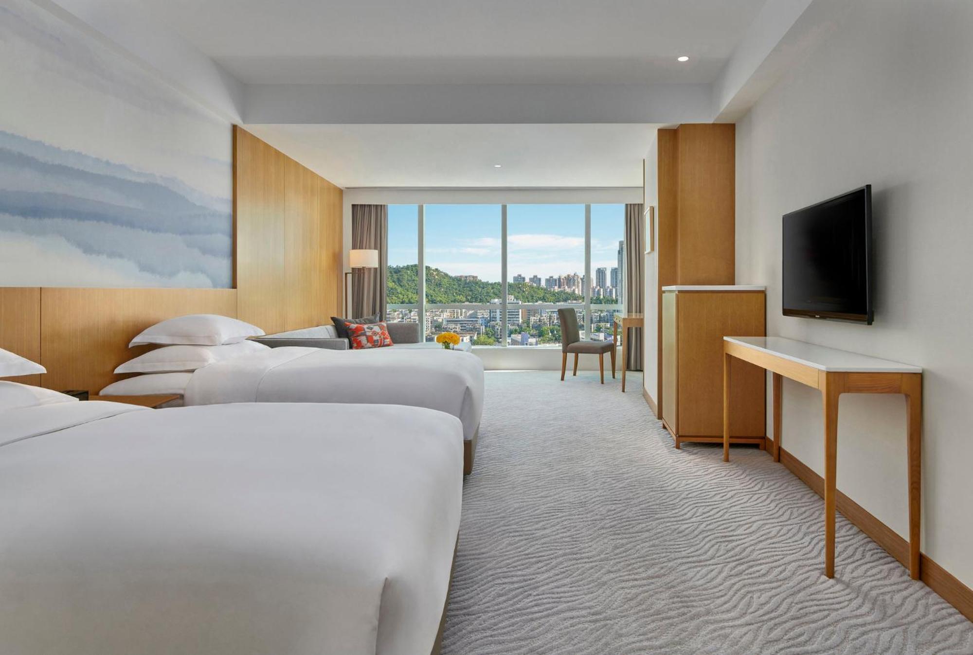 Crowne Plaza Zhuhai City Center By Ihg - Offers Free One-Way Shuttle To Chimelong Ocean Kingdom Exterior photo