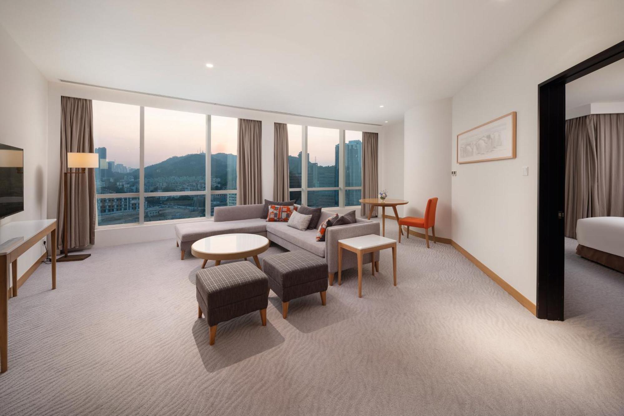 Crowne Plaza Zhuhai City Center By Ihg - Offers Free One-Way Shuttle To Chimelong Ocean Kingdom Exterior photo