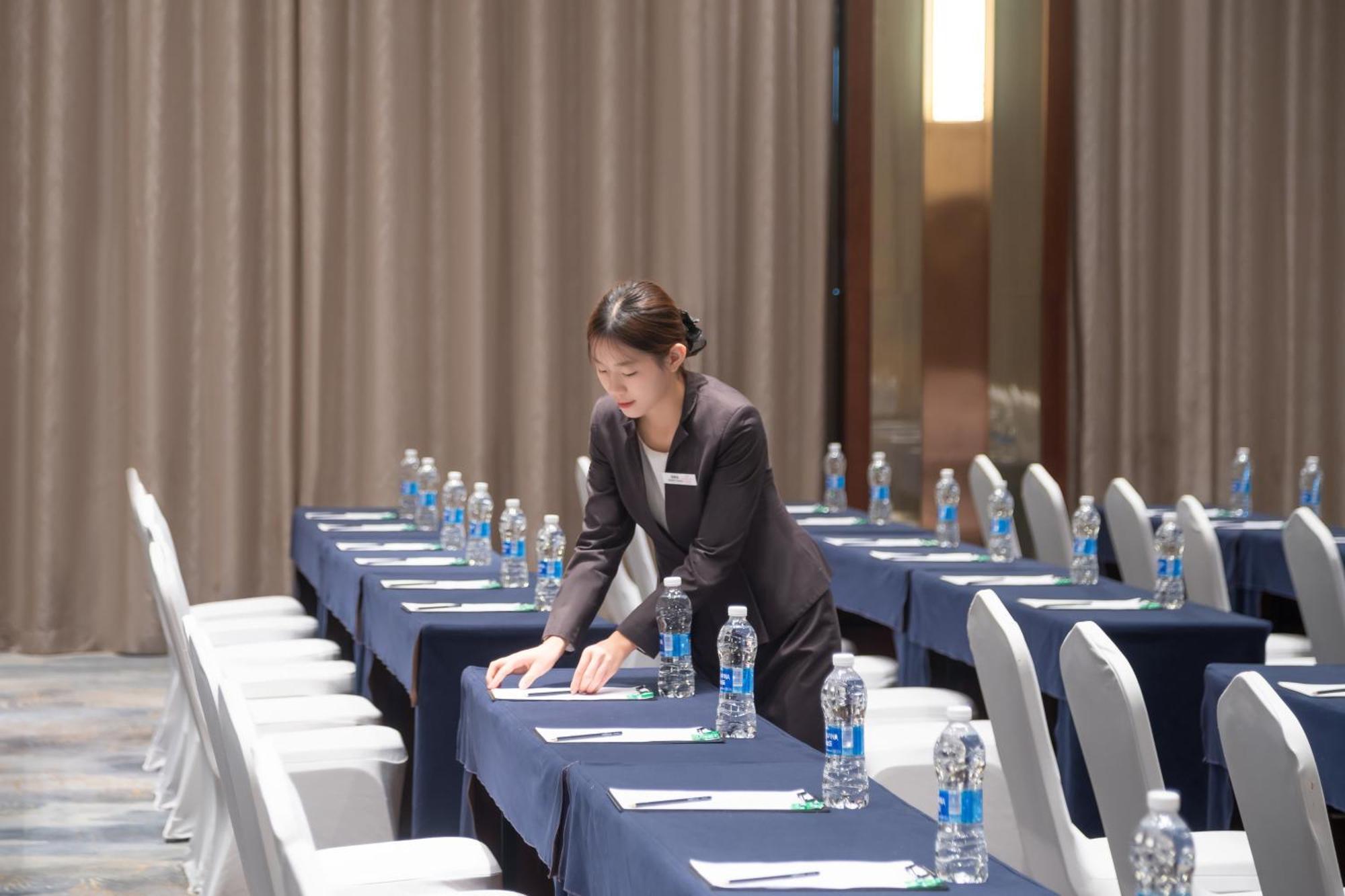 Crowne Plaza Zhuhai City Center By Ihg - Offers Free One-Way Shuttle To Chimelong Ocean Kingdom Exterior photo